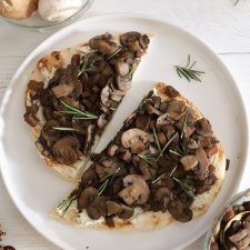 Herb, Mushroom and Ham Flatbread – Mushrooms Canada
